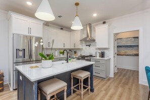 Fridge, microwave, oven, stovetop - Luxury Heated Pool Home 3 King Beds 15min To Beach (Pensacola)