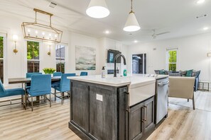 Interior - Luxury Heated Pool Home 3 King Beds 15min To Beach (Pensacola)