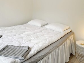 2 bedrooms - 4 Person Holiday Home in Uttran (Uttran)