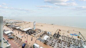 A beachside hotel with outdoor seating areas, a parking lot, and a view of the beach and ocean. - Attractive Studio With a Sea-view (Blankenberge)