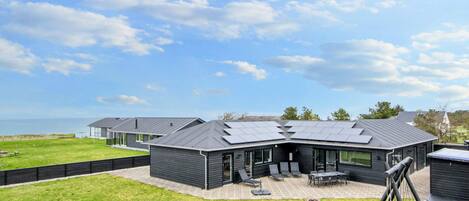 House | Outdoor dining