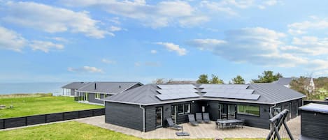 House | Outdoor dining