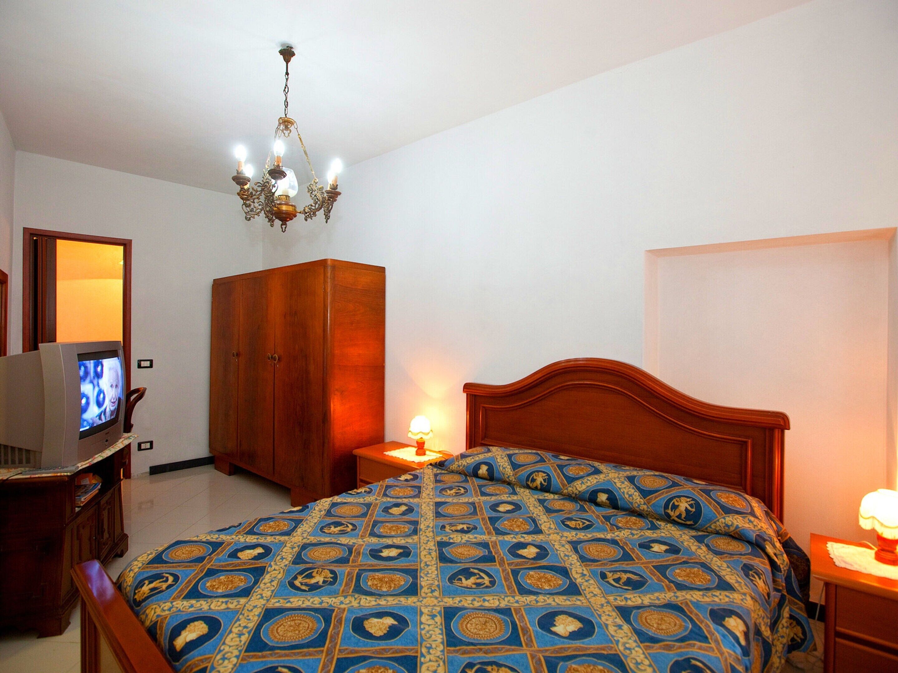 House | 1 bedroom, individually furnished, bed sheets
