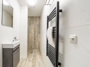 Apartment | Bathroom | Towels