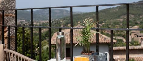 Petit déjeuner préparé sur commande (12 EUR par personne)