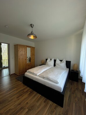 3 Schlafzimmer, Bügeleisen/Bügelbrett, WLAN, Bettwäsche