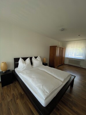 3 bedrooms, iron/ironing board, WiFi, bed sheets