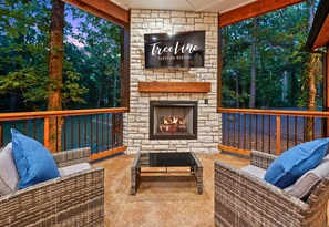 Property grounds - Luxury Cabin w/Playground, King Suite, Hot Tub (Broken Bow)