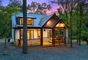 Exterior - Luxury Cabin w/Playground, King Suite, Hot Tub (Broken Bow)