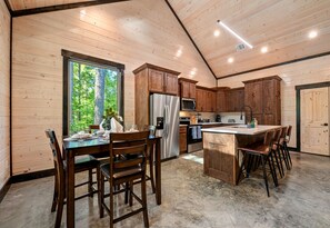 Fridge, microwave, oven, stovetop - Luxury Cabin w/Playground, King Suite, Hot Tub (Broken Bow)