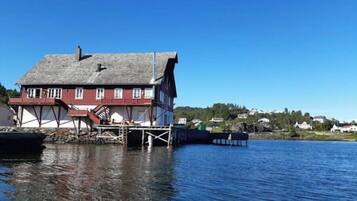 المنشأة من الخارج