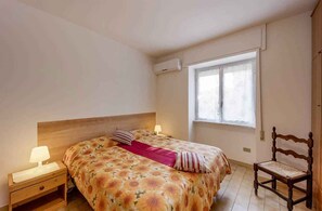 Travel cot, Internet - Holiday apartment with air conditioning, balcony and pool (Loano)