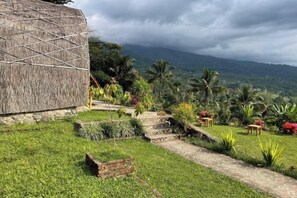 Garden - Villa Bambu Rinjani & Restaurant (North Lombok Regency)