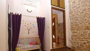 Interior - Holiday home with air conditioning and terrace with barbecue (Medulin)