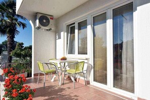 Outdoor dining - Holiday apartment mit Klimaanlage und Außenpool (Poreč)