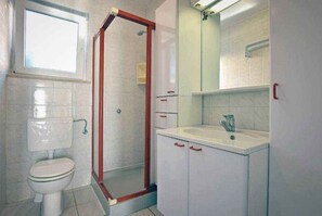 Bathroom - Holiday apartment mit Klimaanlage und Außenpool (Poreč)