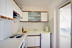 Private kitchen - Holiday apartment mit Klimaanlage und Außenpool (Poreč)