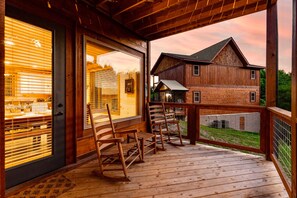 Studio | 5 bedrooms - Luxury Brand New Cabin 5b 5 5ba w Arcade Theater (Sevierville)