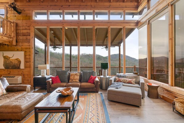 A spacious living area with a large window overlooking a scenic mountain view. - 47majestic Luxe 3bd 3 5ba w Spectacular Views (Sevierville)