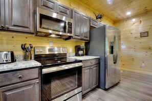Studio | Private kitchen - 5 Master Suites 5 6bath Cabin 5 min to Gsmnp (Gatlinburg)