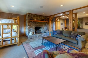 Studio - Lake Views Luxury Hottub Game Rm 5bed 4 5bath (Bryson City)