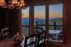 Studio | 5 bedrooms - Lake Views Luxury Hottub Game Rm 5bed 4 5bath (Bryson City)