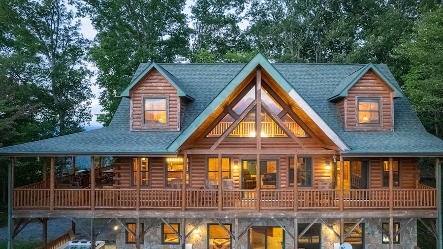 Luxury 4200 Sqft Log Cabin on 50 Acres Sleeps 16