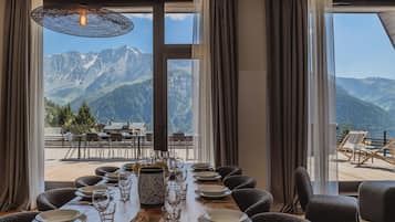 Appartement Exclusive l'Onyx | Woonruimte | Een televisie