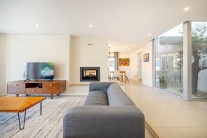 TV, peis, bordtennis og bøker