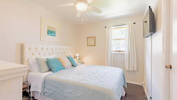 3 bedrooms, desk, iron/ironing board, travel cot