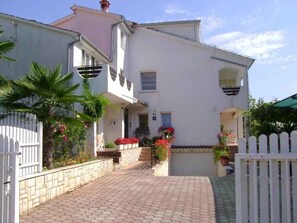Exterior - Holiday apartment with air conditioning and outdoor pool (Poreč)