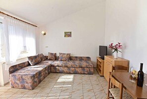 Living area - Holiday apartment with air conditioning and outdoor pool (Poreč)