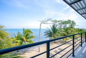 House | 2 bedrooms - Oceanfront Sunset Gecko Condo - Ground Floor 1B (Placencia)