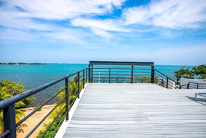 Apartment | 2 bedrooms, Internet - Oceanfront Sunset Gecko Condo - Second Floor 2A (Placencia)