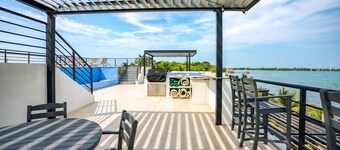 Oceanfront Sunset Gecko Condo - Second Floor 2A