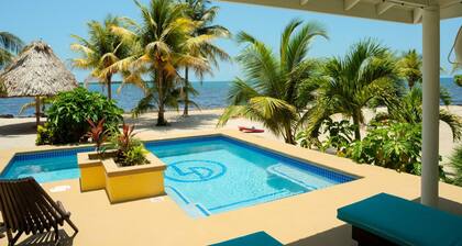 Lucky Duck Villa - Huge Beachfront Pool and Pier