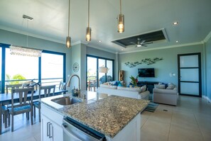 Apartment - Oceanfront Sunset Gecko Condo - Ground Floor 1A (Placencia)