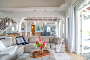 Villa | 4 bedrooms - Luxury Oceanfront Villa w 2 Pools Beach Pier (Placencia)