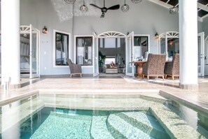 Villa | 4 bedrooms - Luxury Oceanfront Villa w 2 Pools Beach Pier (Placencia)