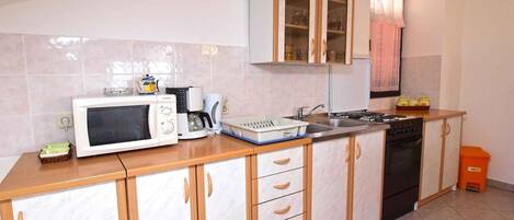 Refrigerador, microondas, horno, placa de cocina
