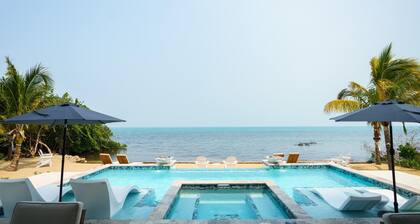 Spacious 4-bed Villa in Placencia Village w Pool