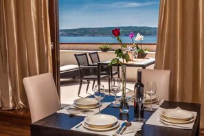 Dining - Holiday apartment with air conditioning and sea view (Crikvenica)