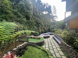 Standard Room Breakfast, Bathroom Outside