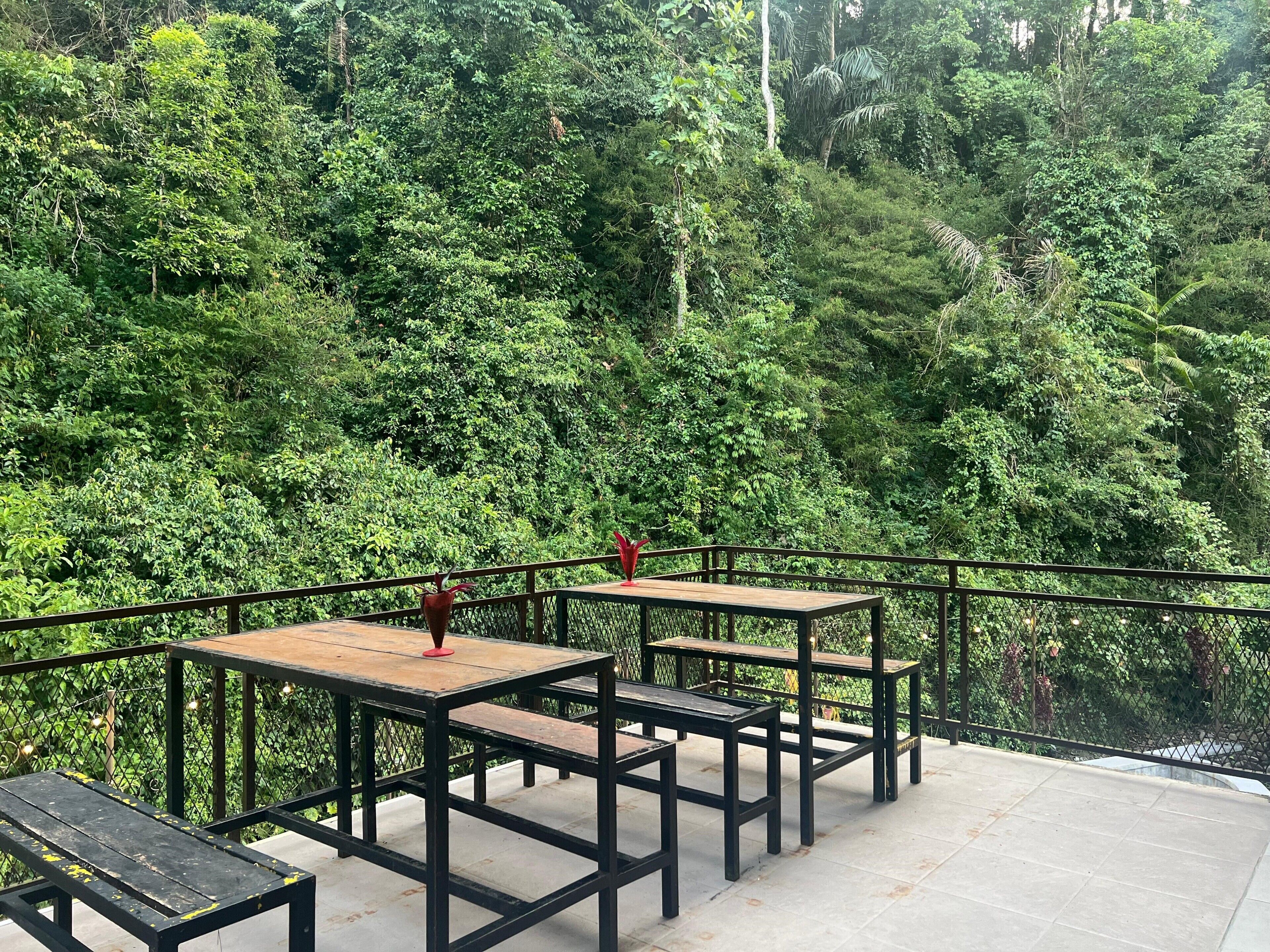 Standard Room Breakfast, Bathroom Outside