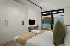 In-room safe, iron/ironing board, WiFi, bed sheets