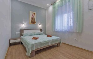 2 bedrooms, iron/ironing board, free WiFi