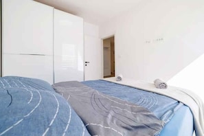 3 bedrooms, WiFi - Holiday apartment fully air-conditioned with balcony and sea view (Dramalj)
