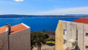 A coastal view with buildings and a large body of water. - Holiday apartment fully air-conditioned with balcony and sea view (Dramalj)