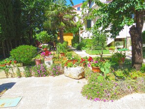 Property grounds - Holiday apartment with air conditioning (Medulin)