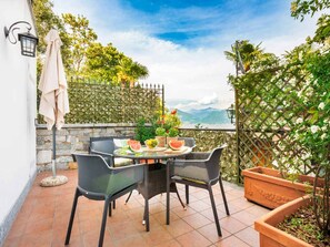 Outdoor dining - Holiday apartment with TV and heating (Oggebbio)